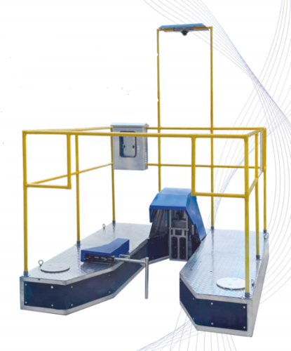 无人船监测船自动充电船坞  2.png